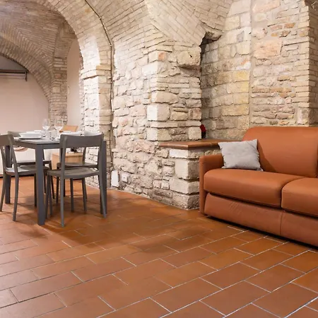 Domus Sant'agnese, A 50 Mt Da Carlo Acutis Dom wakacyjny